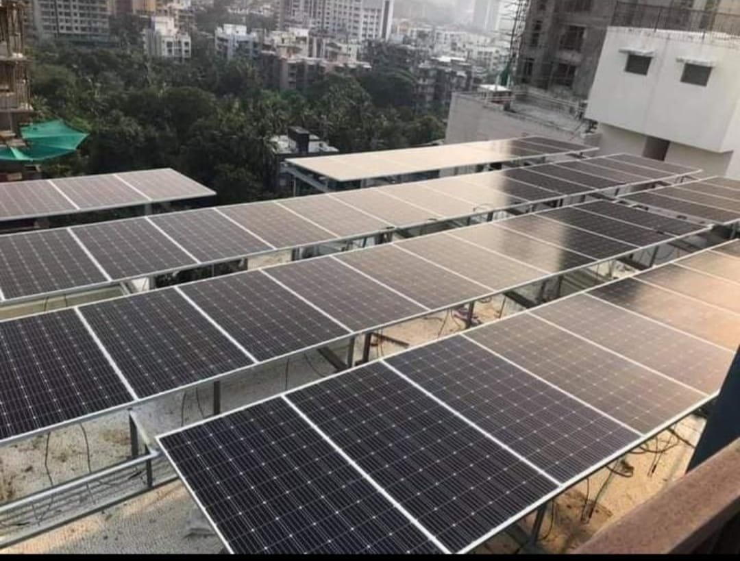 Urban Commercial Rooftop Solar Array